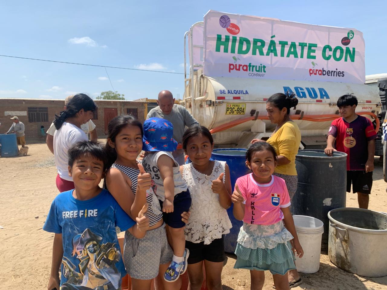 Entrega de agua en poblaciones